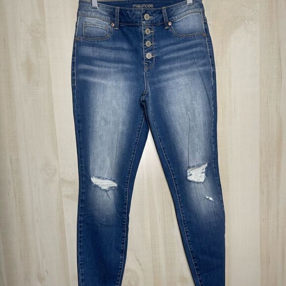 NWOT Maurices distressed jeans raw hem button fly, size medium - Picture 1 of 7
